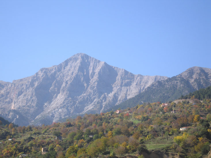 Ausenaufnahme des
                                             Berghauses in Peristera.